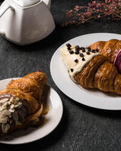 Load image into Gallery viewer, Palmara Round Plate
